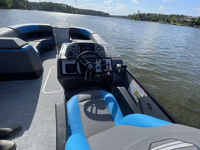 Slide: The Image of South Bay 525 RS Arch 2023 - 11