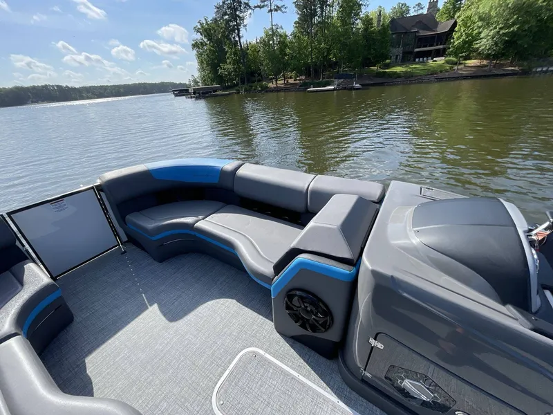 Slide: The Image of South Bay 525 RS Arch 2023 - 12