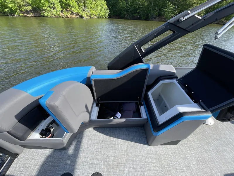 Slide: The Image of South Bay 525 RS Arch 2023 - 17