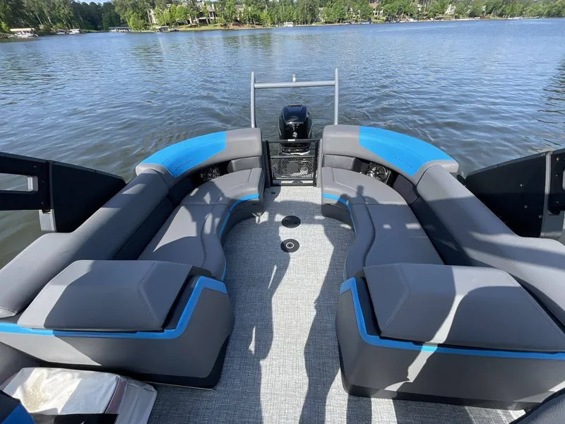 Slide: The Image of South Bay 525 RS Arch 2023 - 4