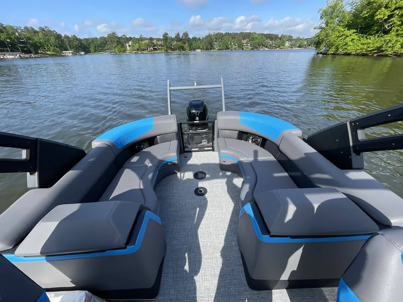 Slide: The Image of South Bay 525 RS Arch 2023 - 5