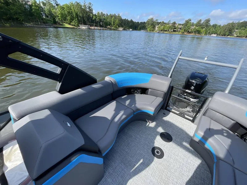 Slide: The Image of South Bay 525 RS Arch 2023 - 6