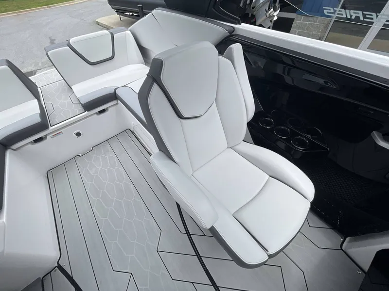 Slide: The Image of Yamaha 252XE WAKESURF 2024 - 16