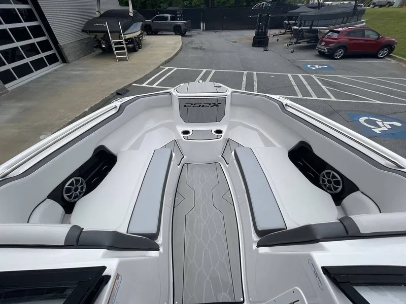 Slide: The Image of Yamaha 252XE WAKESURF 2024 - 19