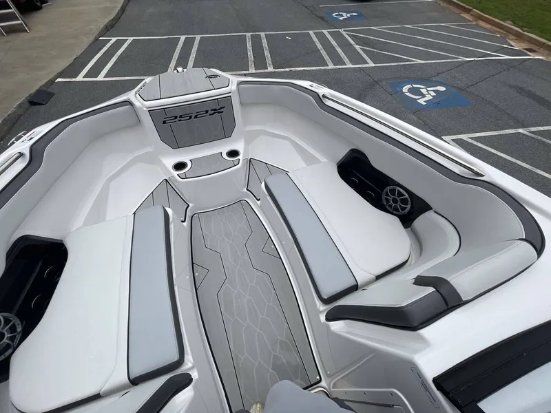 Slide: The Image of Yamaha 252XE WAKESURF 2024 - 4