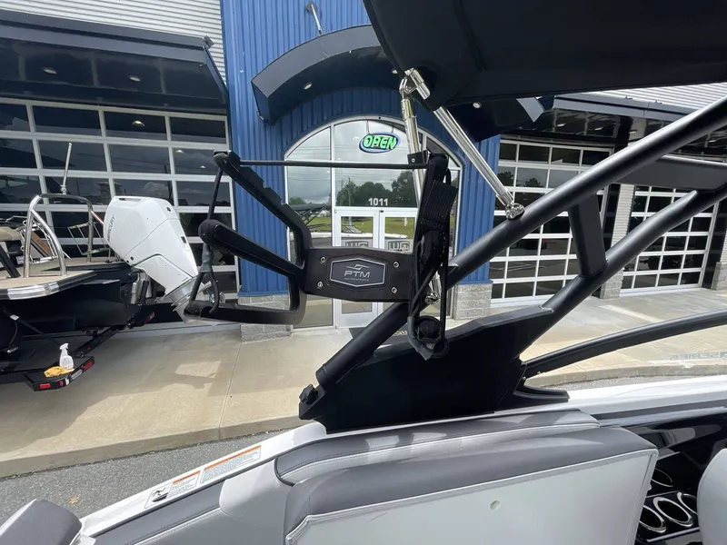 Slide: The Image of Yamaha 252XE WAKESURF 2024 - 7