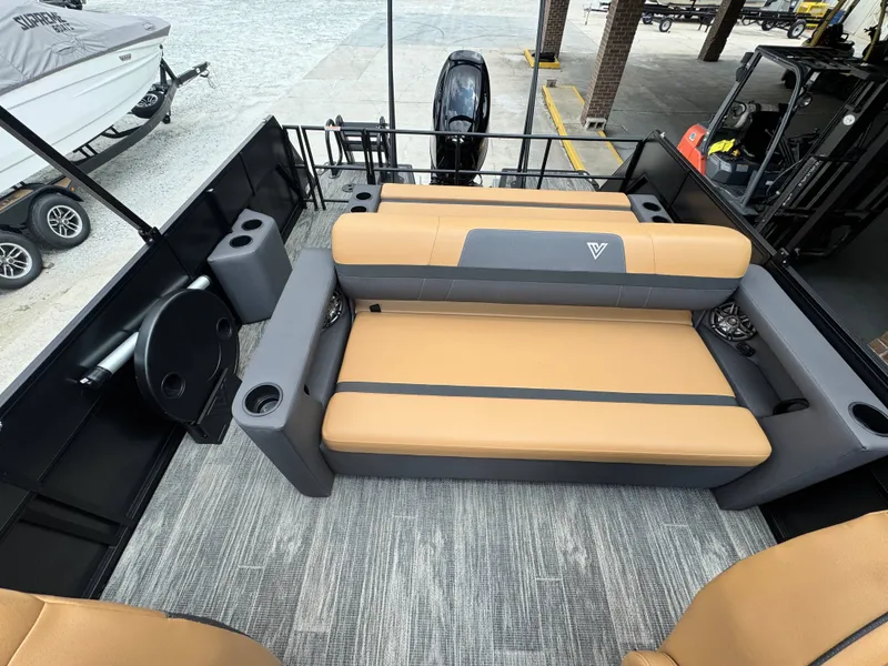 Slide: The Image of Viaggio Lago X22S 2025 - 15