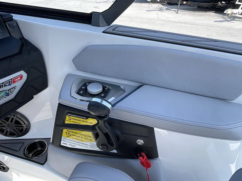 Slide: The Image of Nautique Super Air Nautique GS22 2025 - 10