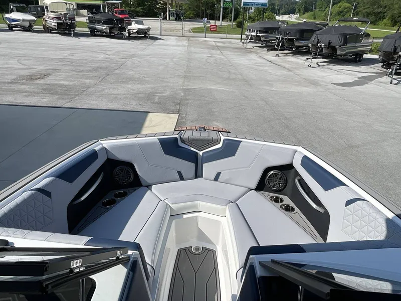 Slide: The Image of Nautique Super Air Nautique GS22 2025 - 13