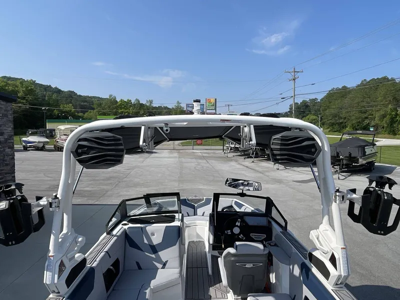 Slide: The Image of Nautique Super Air Nautique GS22 2025 - 17