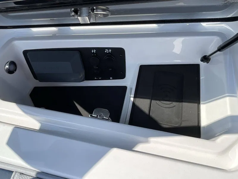 Slide: The Image of Nautique Super Air Nautique GS22 2025 - 19