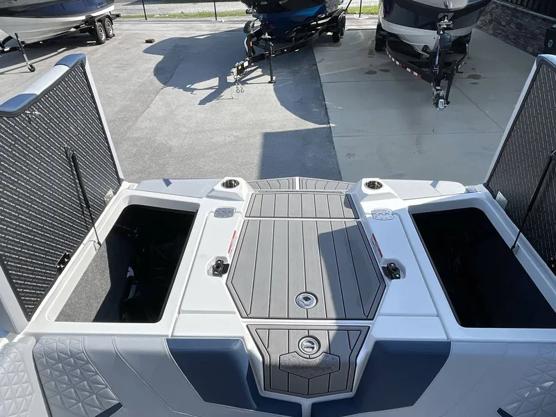 Slide: The Image of Nautique Super Air Nautique GS22 2025 - 22