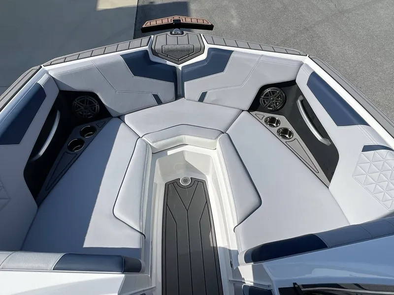 Slide: The Image of Nautique Super Air Nautique GS22 2025 - 28