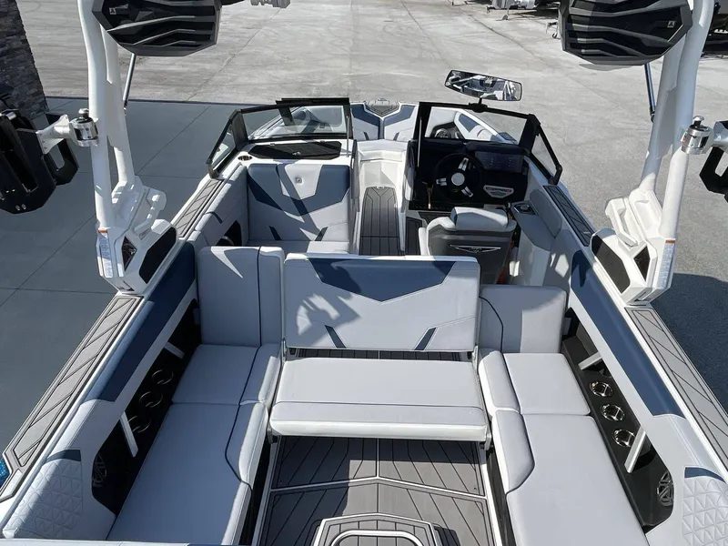 Slide: The Image of Nautique Super Air Nautique GS22 2025 - 30