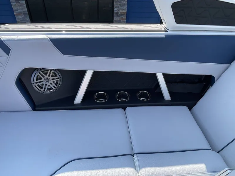 Slide: The Image of Nautique Super Air Nautique GS22 2025 - 8