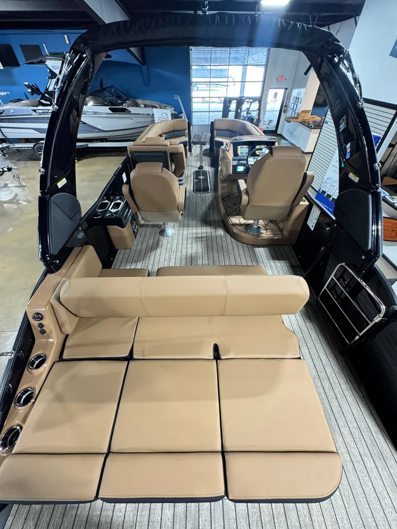 Slide: The Image of Harris Grand Mariner 250 2025 - 3