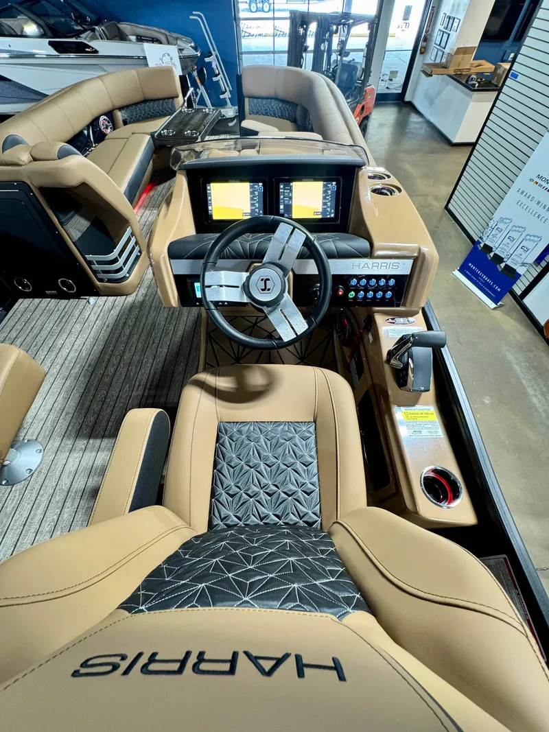 Slide: The Image of Harris Grand Mariner 250 2025 - 6