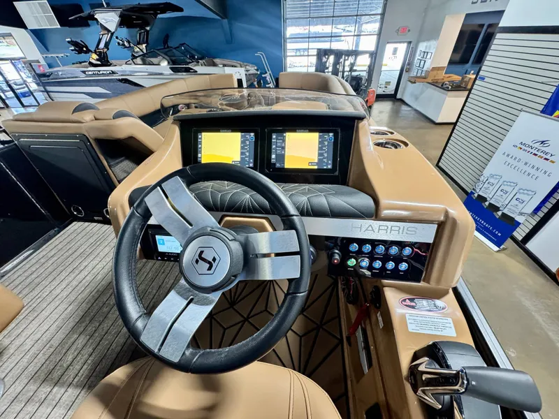 Slide: The Image of Harris Grand Mariner 250 2025 - 7