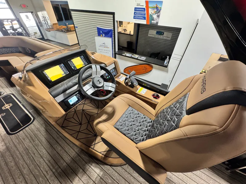 Slide: The Image of Harris Grand Mariner 250 2025 - 8