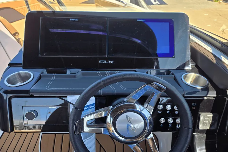 Slide: The Image of Sea Ray SLX 280 Outboard 2026 - 10
