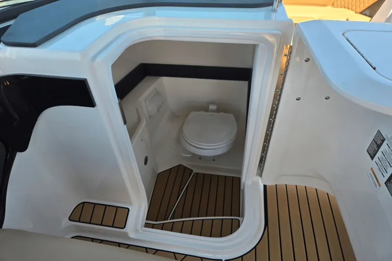 Slide: The Image of Sea Ray SLX 280 Outboard 2026 - 13