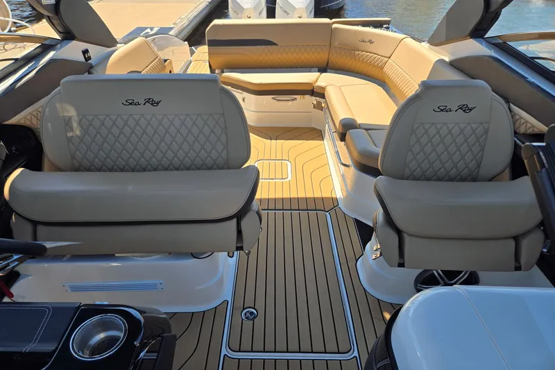 Slide: The Image of Sea Ray SLX 280 Outboard 2026 - 14