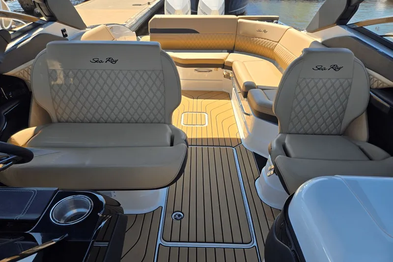 Slide: The Image of Sea Ray SLX 280 Outboard 2026 - 15