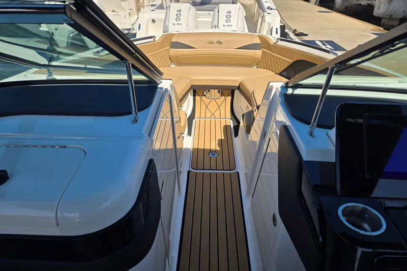 Slide: The Image of Sea Ray SLX 280 Outboard 2026 - 16