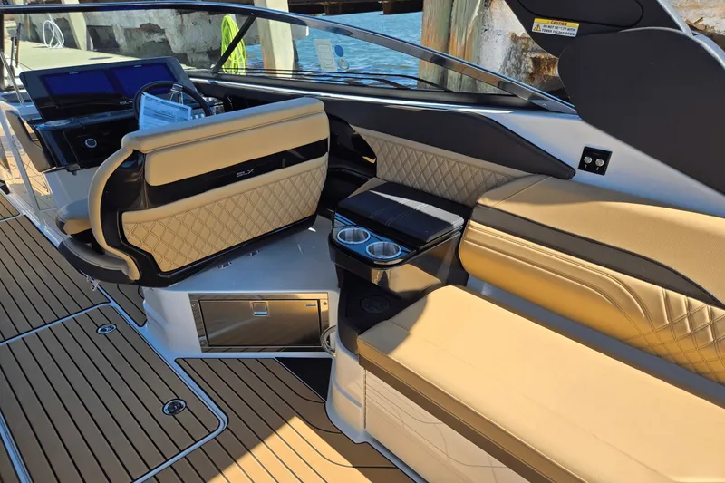 Slide: The Image of Sea Ray SLX 280 Outboard 2026 - 6