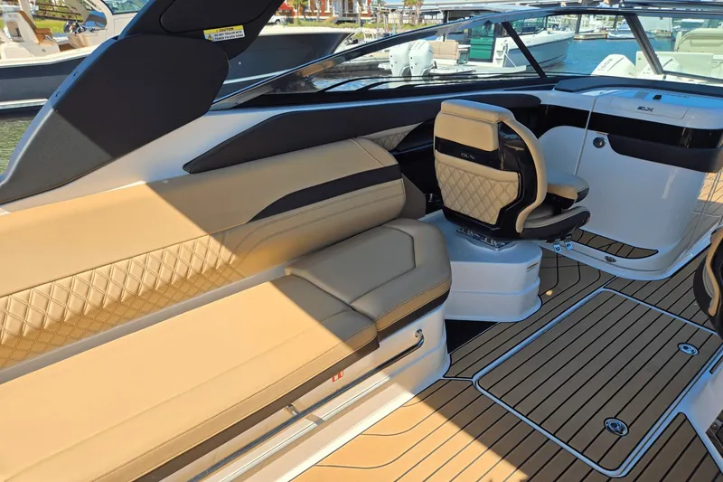 Slide: The Image of Sea Ray SLX 280 Outboard 2026 - 8