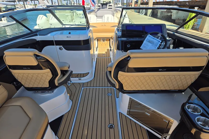 Slide: The Image of Sea Ray SLX 280 Outboard 2026 - 9