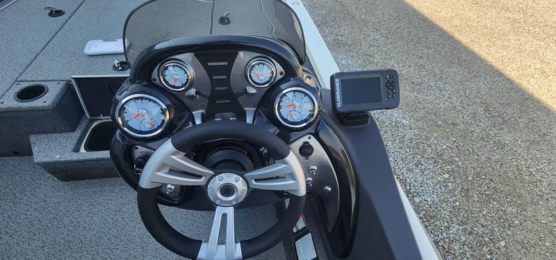 Slide: The Image of Steering console of 2019 Tracker Pro Team 190 TX Tournament Edition boat with gauges and fishfinder. - 11