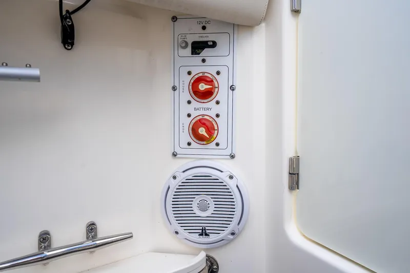 Slide: The Image of 2018 Boston Whaler 280 Outrage battery controls and speaker detail. - 40