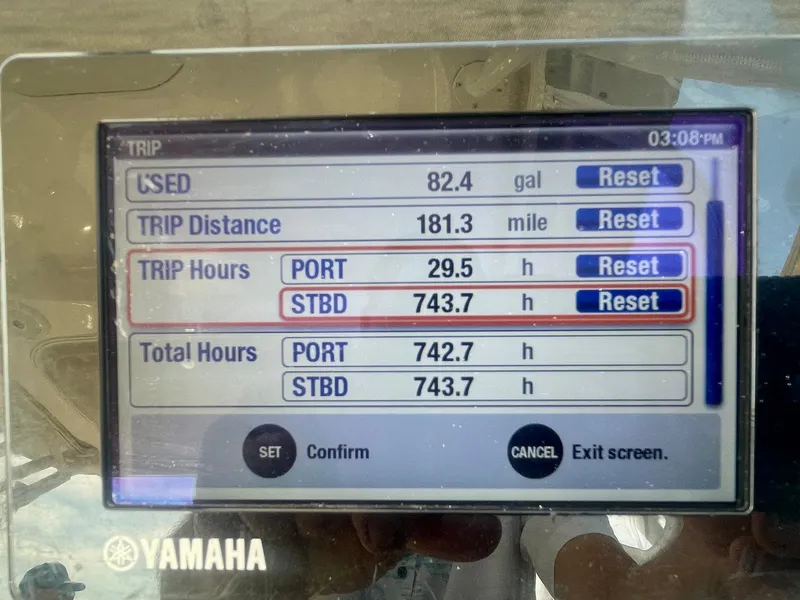 Slide: The Image of Yamaha display showing trip data for 2015 Grady-White 275 Freedom boat. - 26