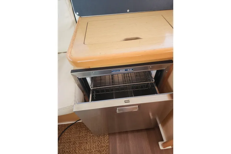 Slide: The Image of Stainless steel oven in 2011 Lagoon 400 yacht interior kitchen. - 38