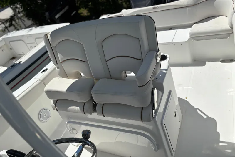Slide: The Image of 2021 Sea Hunt Ultra 265 SE boat interior with center console and seating. - 18