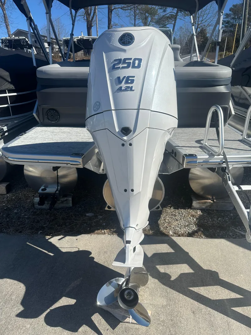 Slide: The Image of 2025 Bennington 24 MFB with Yamaha 250 V6 outboard motor. - 5
