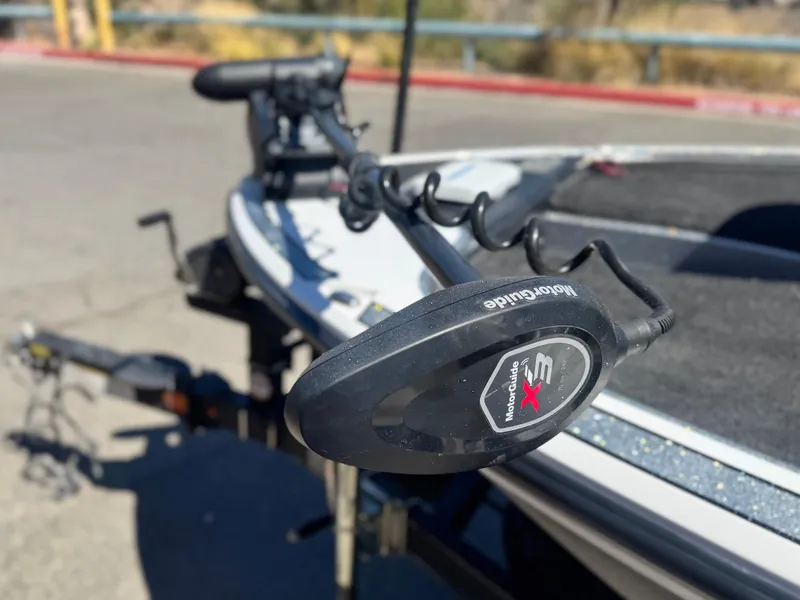 Slide: The Image of 2017 Tracker Nitro Z19 boat with MotorGuide X3 trolling motor in focus. - 9