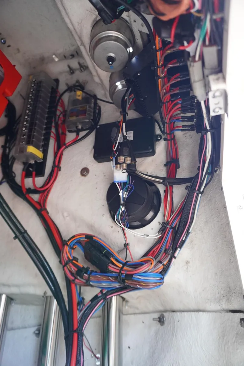 Slide: The Image of Wiring and components inside a 2014 NauticStar 244 XTS boat. - 21
