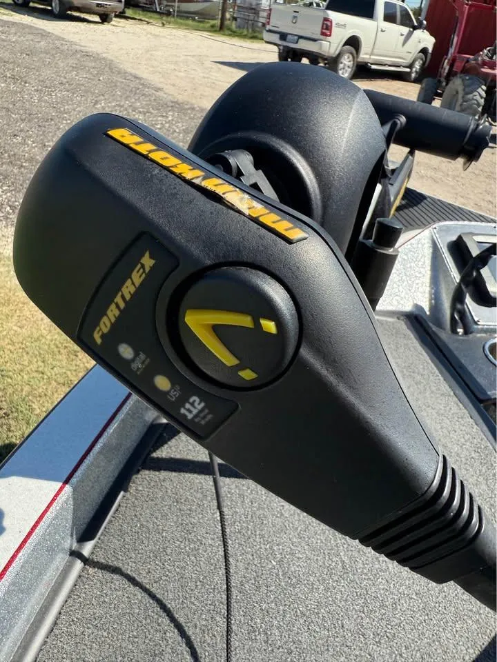 Slide: The Image of Minn Kota Fortrex trolling motor on 2015 Ranger Z520 Comanche boat. - 8