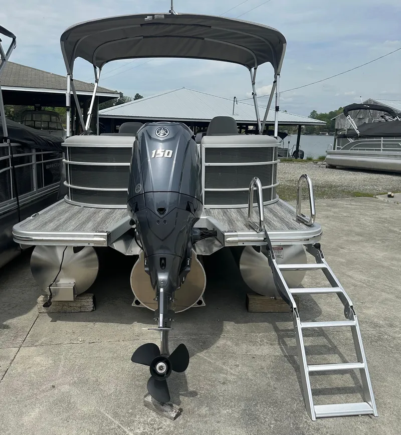 Slide: The Image of 2025 Bennington 22 SXSR pontoon boat with Yamaha 150 outboard motor, docked. - 5
