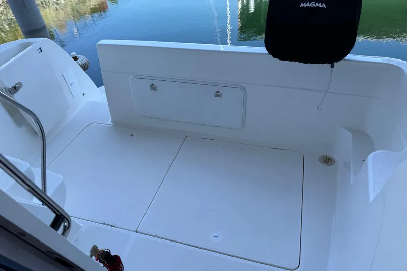 Slide: The Image of 2005 Meridian 341 Sedan boat deck with clean white surface and railing. - 27