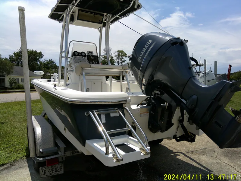 Slide: The Image of 2017 NauticStar 2140 Sport boat with Yamaha engine on trailer. - 4
