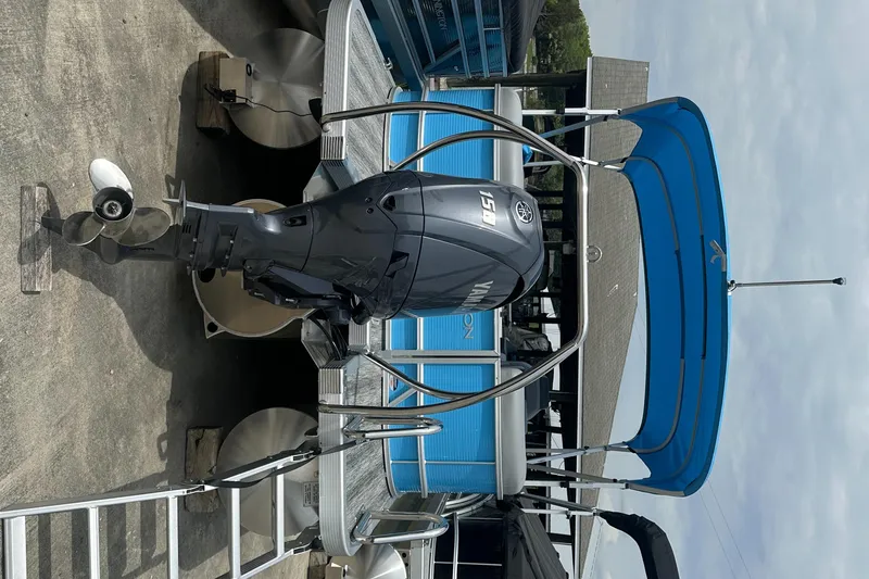 Slide: The Image of 2025 Bennington 22 SSR pontoon boat with Yamaha 150 engine and blue canopy. - 4