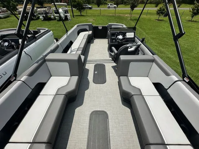 Slide: The Image of Manitou CRUISE 22 MAX BENCH W ROTAX S 150 2025 - 12