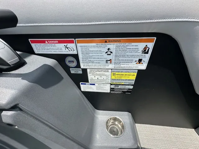 Slide: The Image of Manitou CRUISE 22 MAX BENCH W ROTAX S 150 2025 - 13