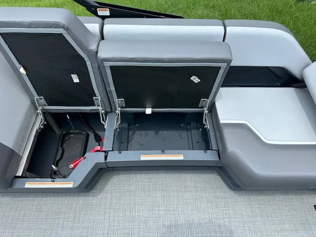 Slide: The Image of Manitou CRUISE 22 MAX BENCH W ROTAX S 150 2025 - 15