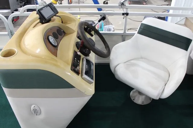 Slide: The Image of Northwood 20ft Sunrise 2002 - 19