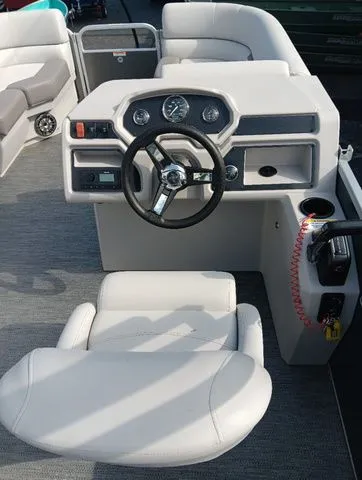 Slide: The Image of Sweetwater SW 1680 CX 2023 - 4