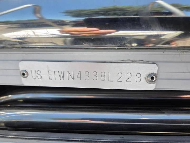 Slide: The Image of 2023 Bennington 25RTSB boat identification plate with serial number US-ETWN4338L223. - 12